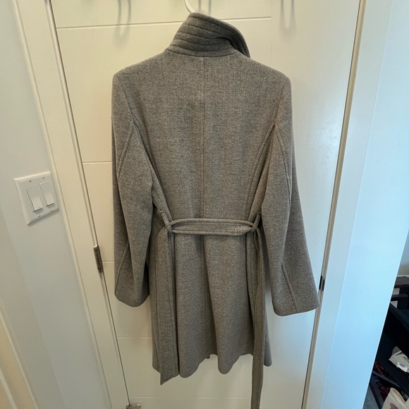 Aritzia Babyton the Connor long wool coat. - Picture 3 of 5